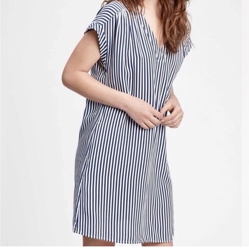 GAP T-Shirt Dress Navy Blue and whire Striped V-Neck cap sleeves Women's Large